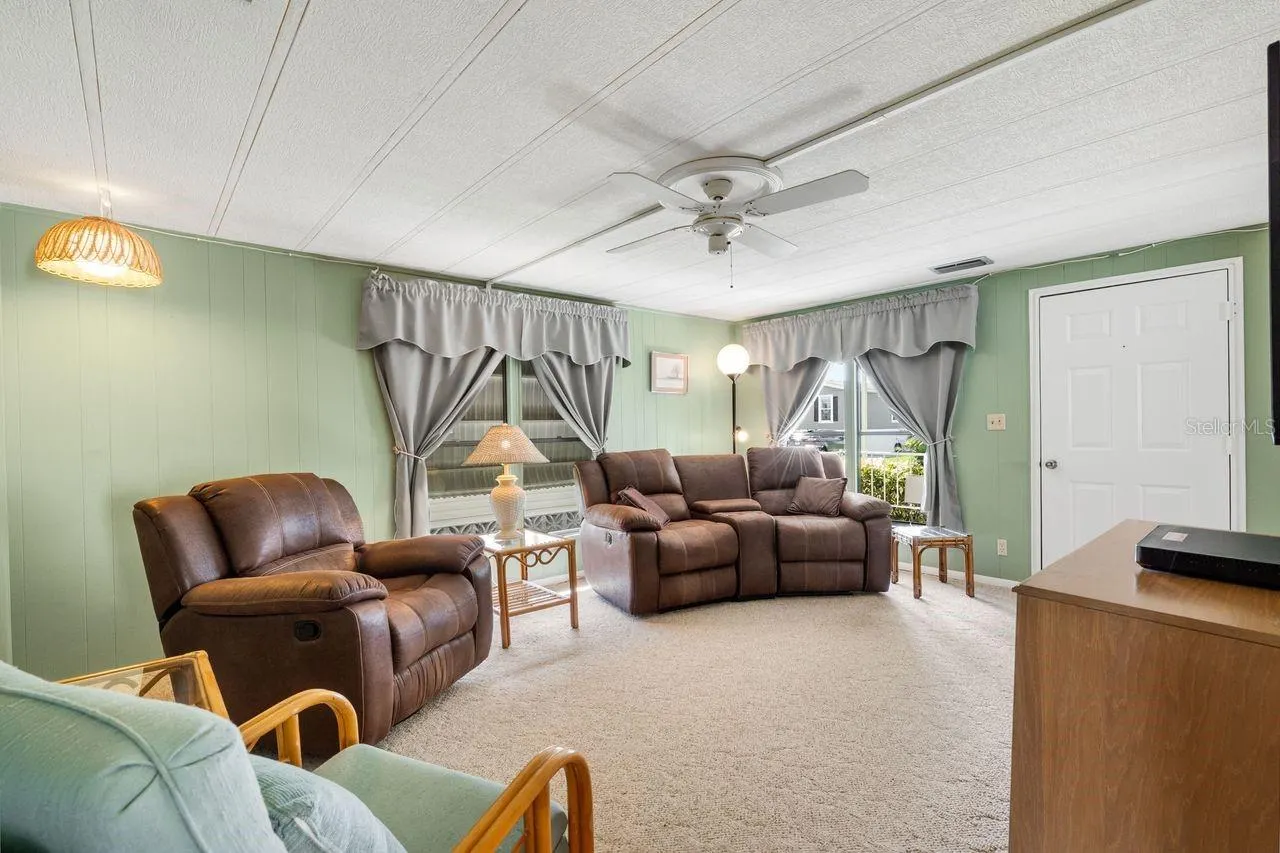 712 FAIRMOUNT DR