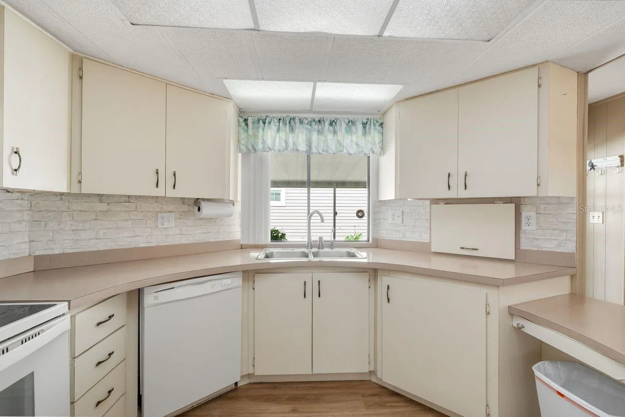 712 FAIRMOUNT DR
