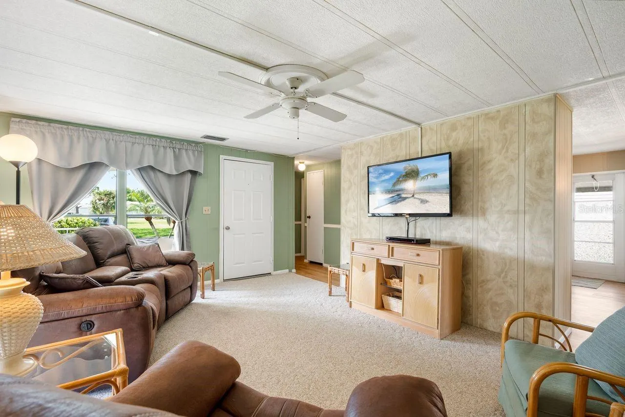 712 FAIRMOUNT DR