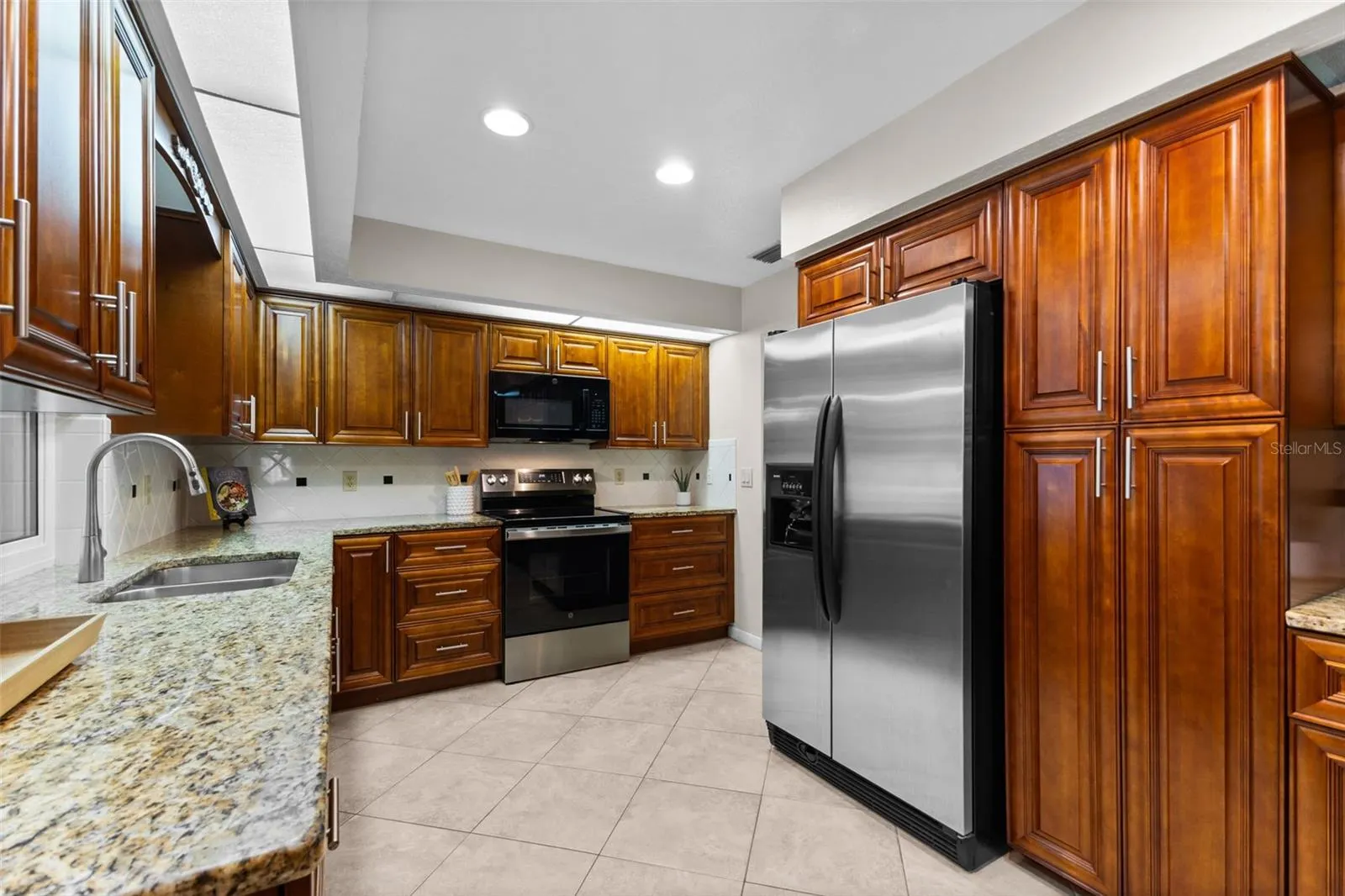 7267 CASTLE DR