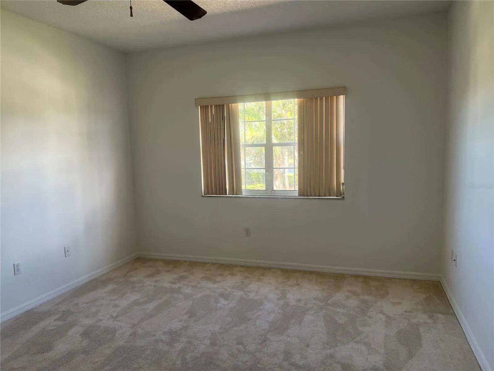 9528 KNIGHTSBRIDGE CIR