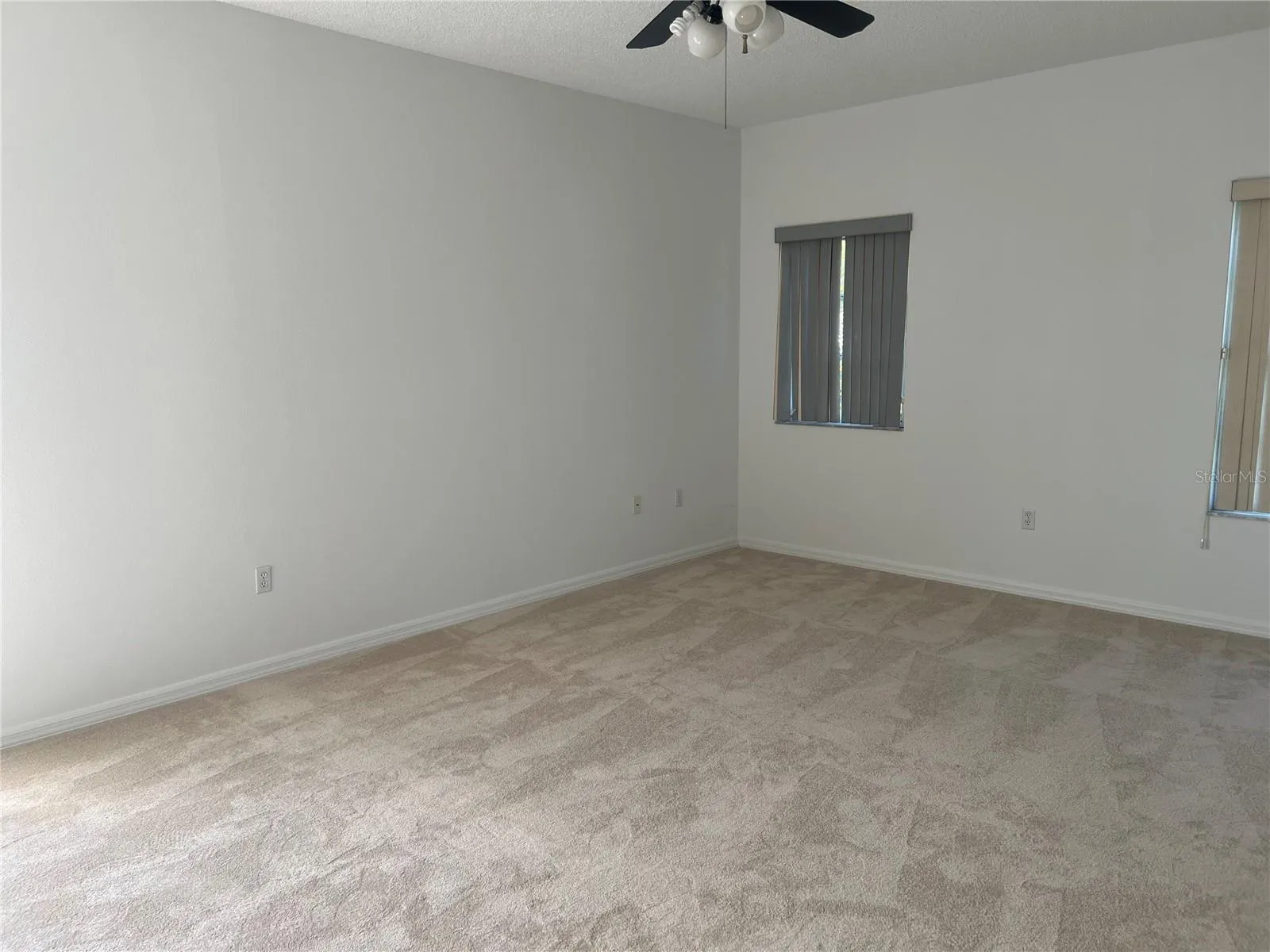 9528 KNIGHTSBRIDGE CIR