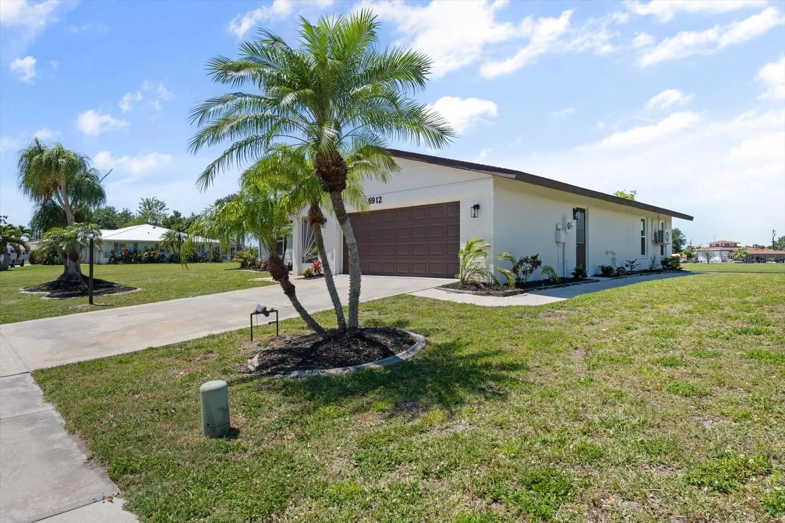 6912 KENWOOD DR