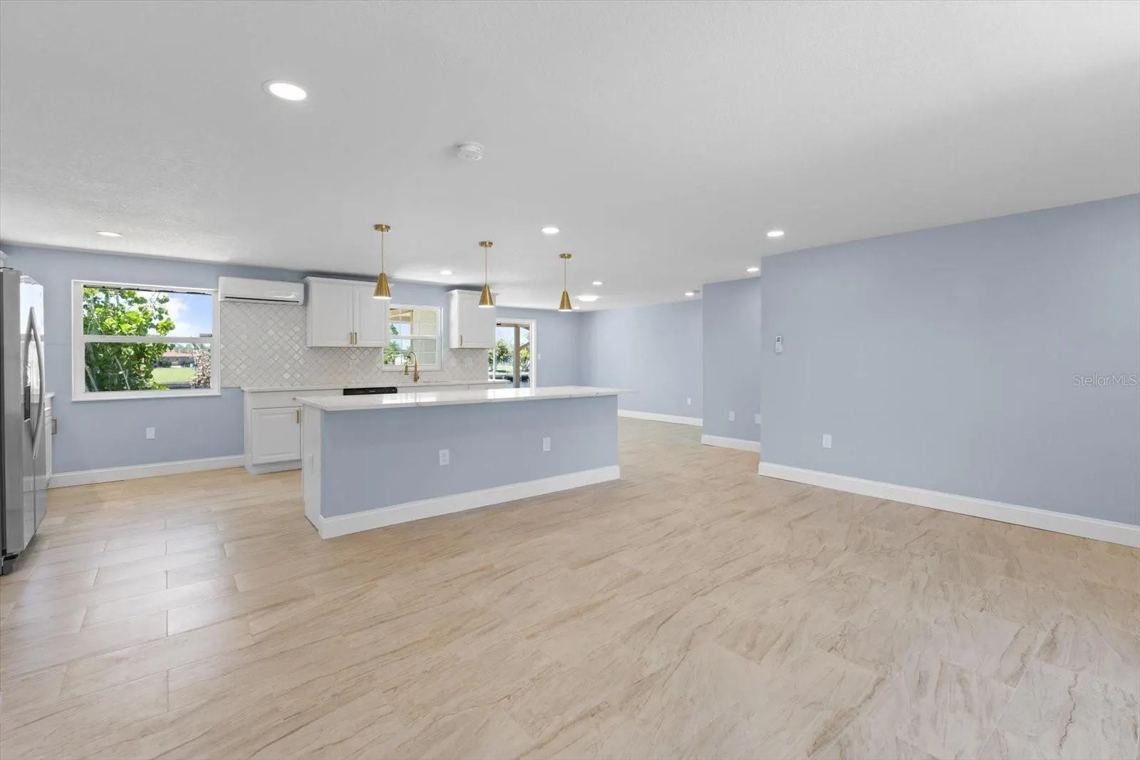 6912 KENWOOD DR