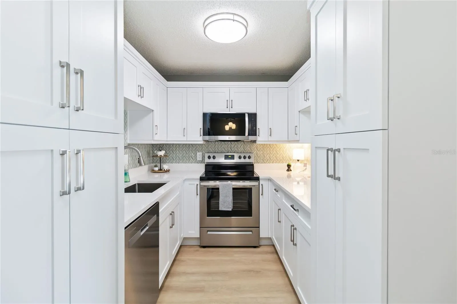 952 COURTYARD LN #32-c, #32-c