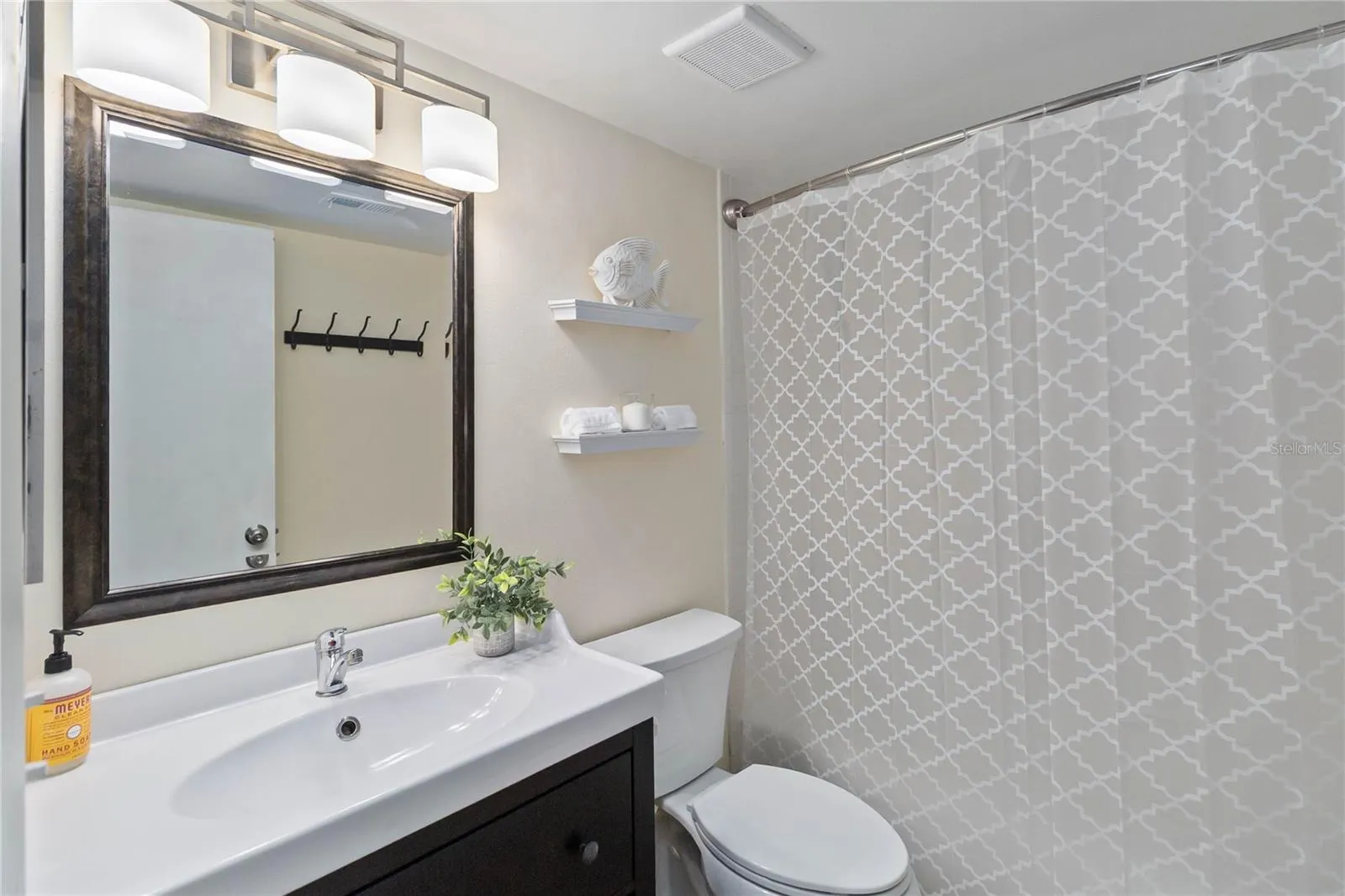 952 COURTYARD LN #32-c, #32-c