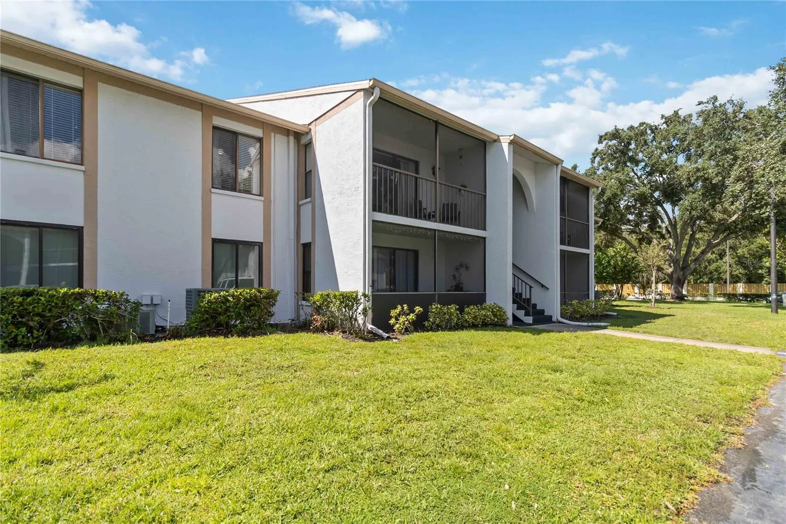 952 COURTYARD LN #32-c, #32-c
