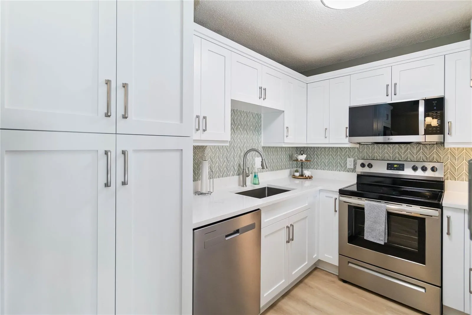 952 COURTYARD LN #32-c, #32-c