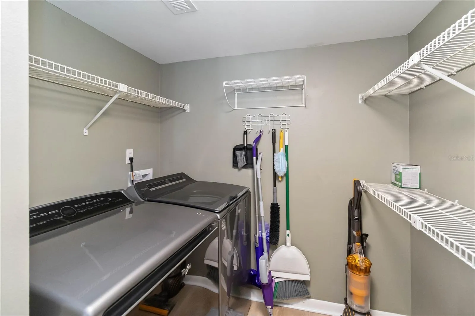 952 COURTYARD LN #32-c, #32-c