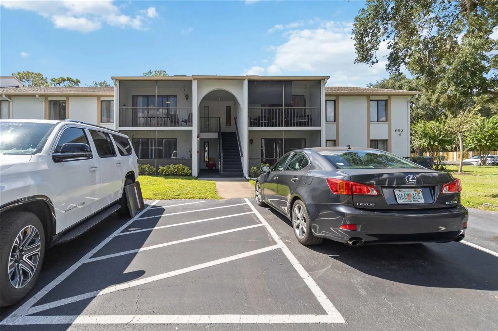 952 COURTYARD LN #32-c, #32-c