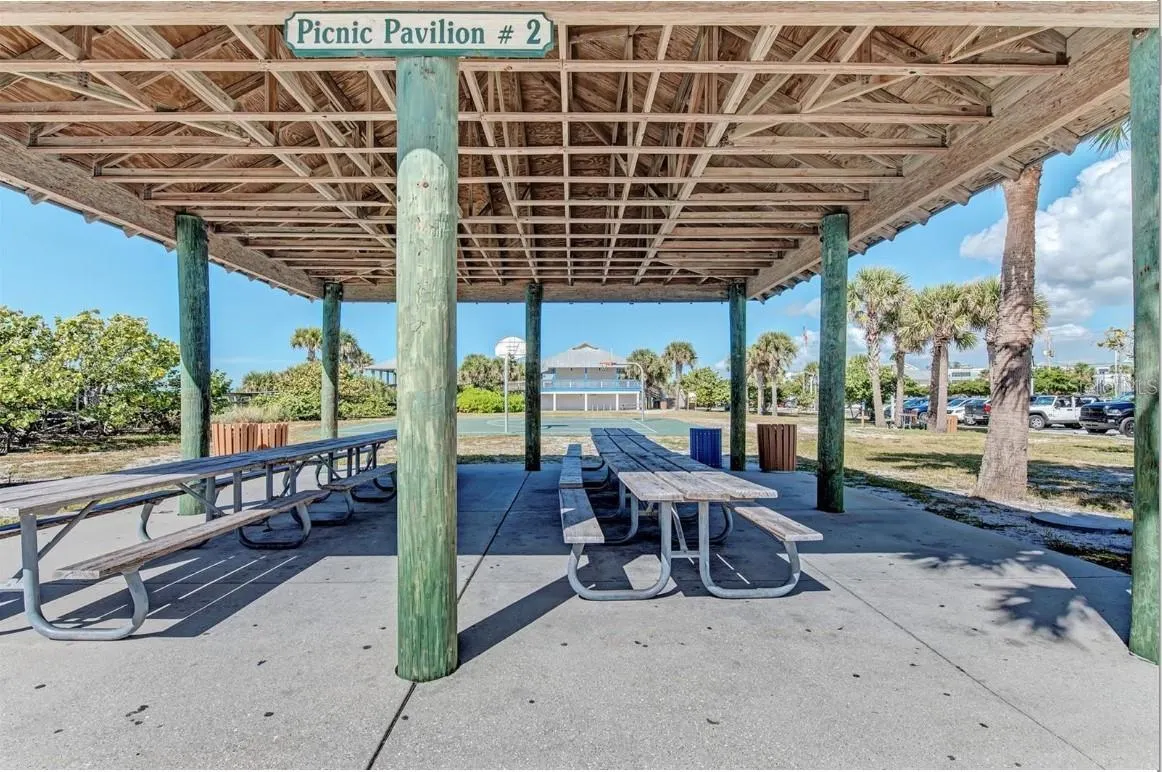 305 MOWL ST