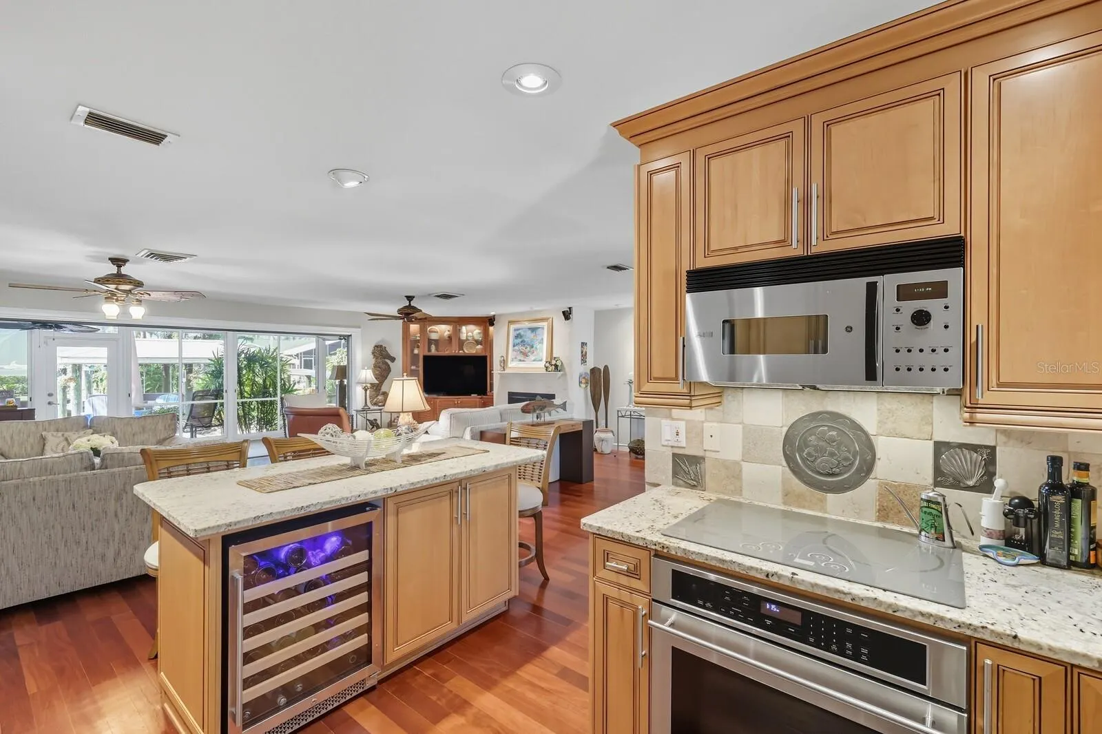 903 20TH AVE W