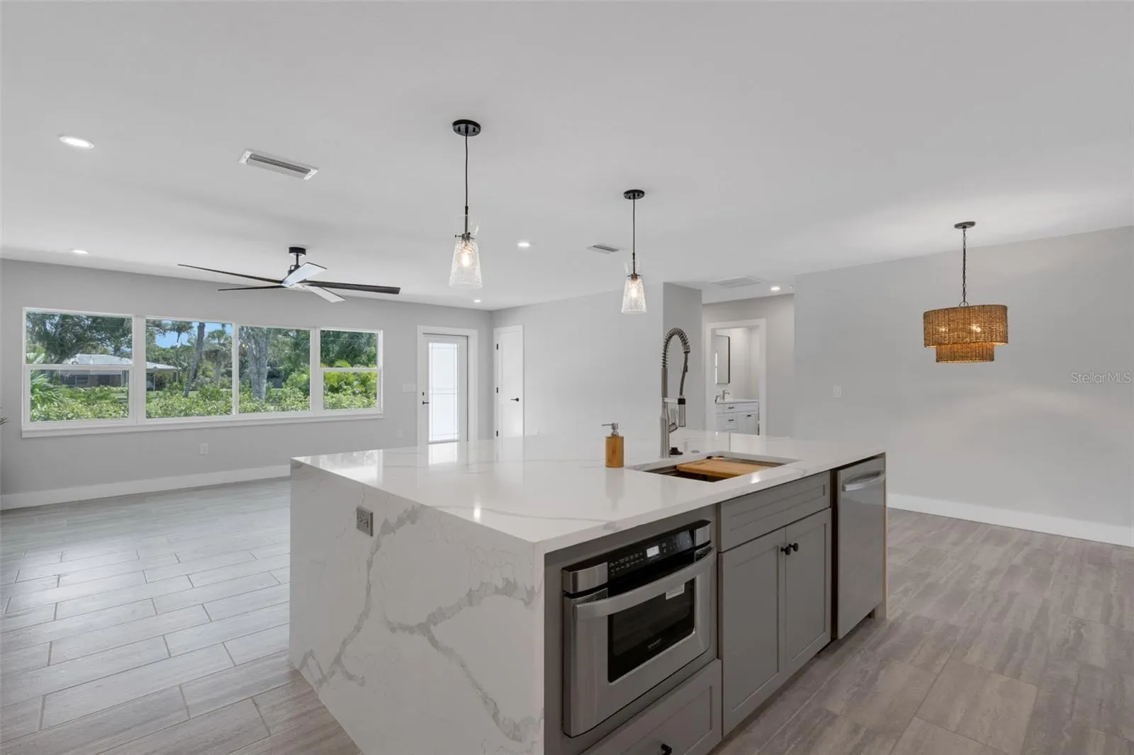 3857 MALEC CIR