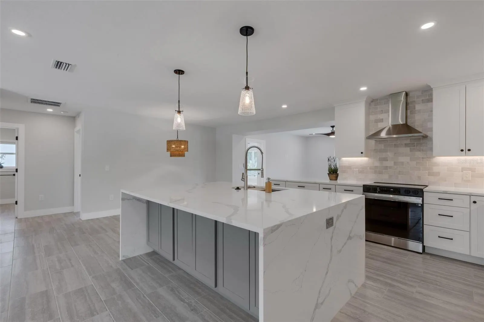 3857 MALEC CIR