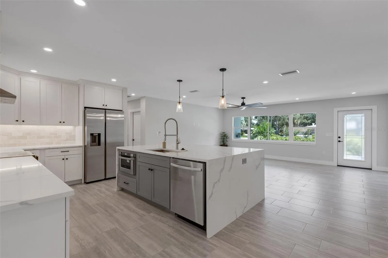 3857 MALEC CIR