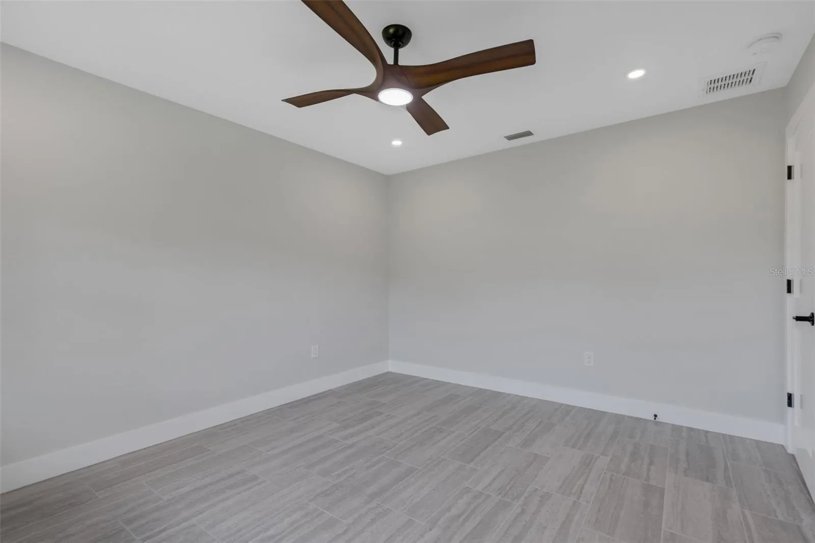 3857 MALEC CIR