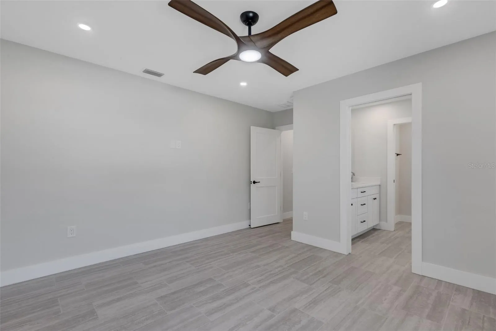 3857 MALEC CIR
