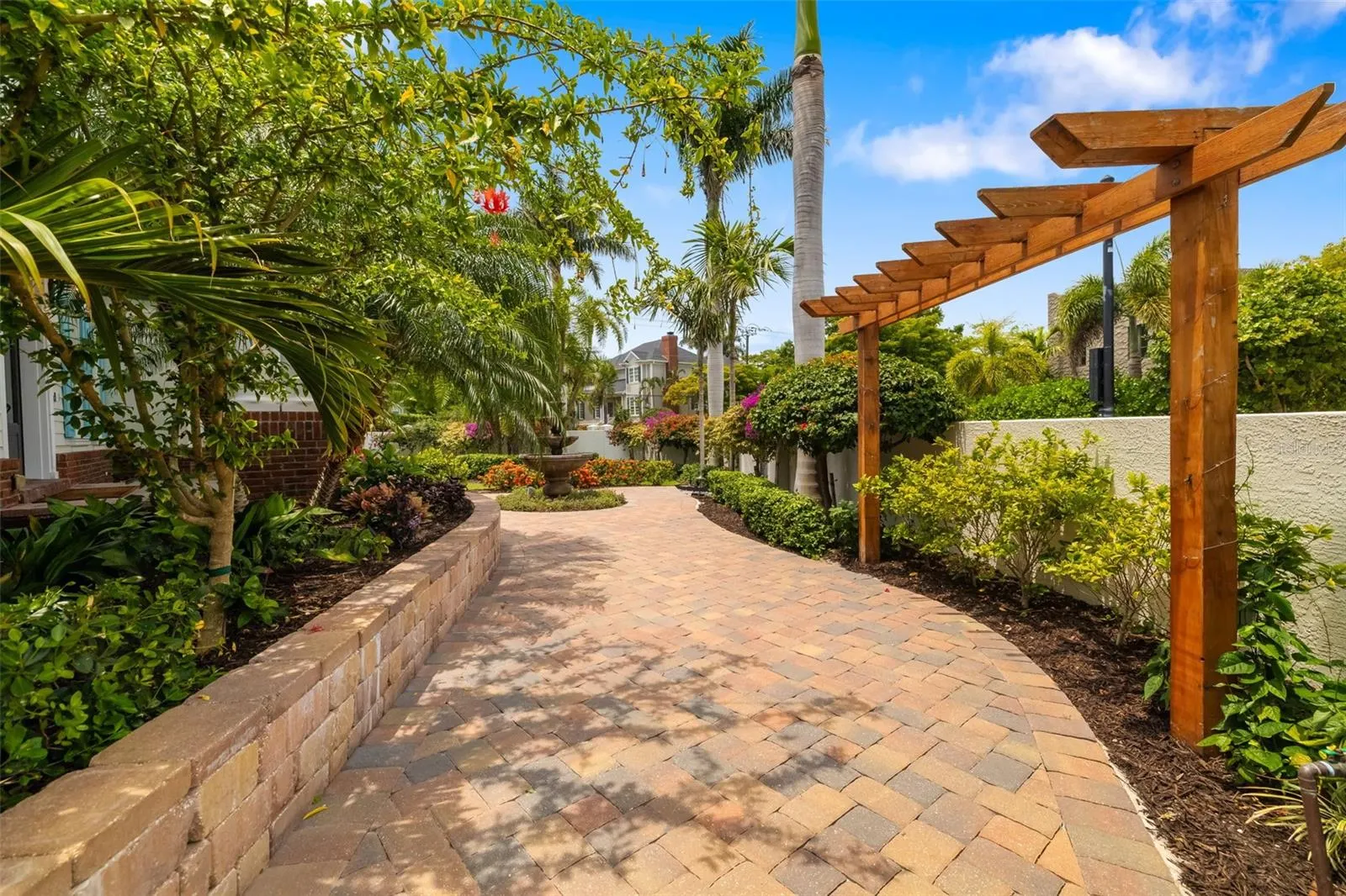 1810 LINCOLN DR