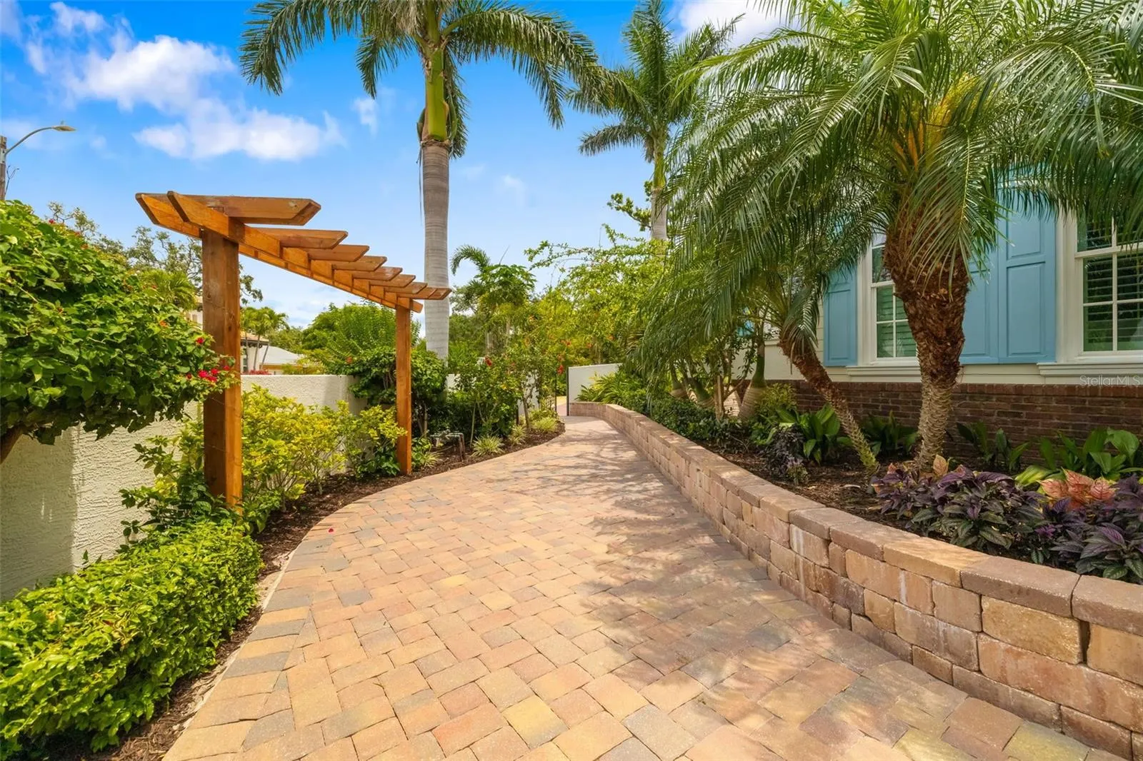 1810 LINCOLN DR