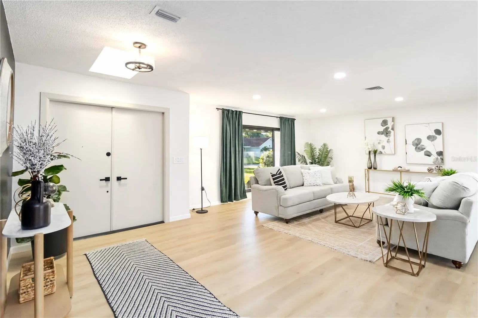 5438 BENEVA WOODS WAY
