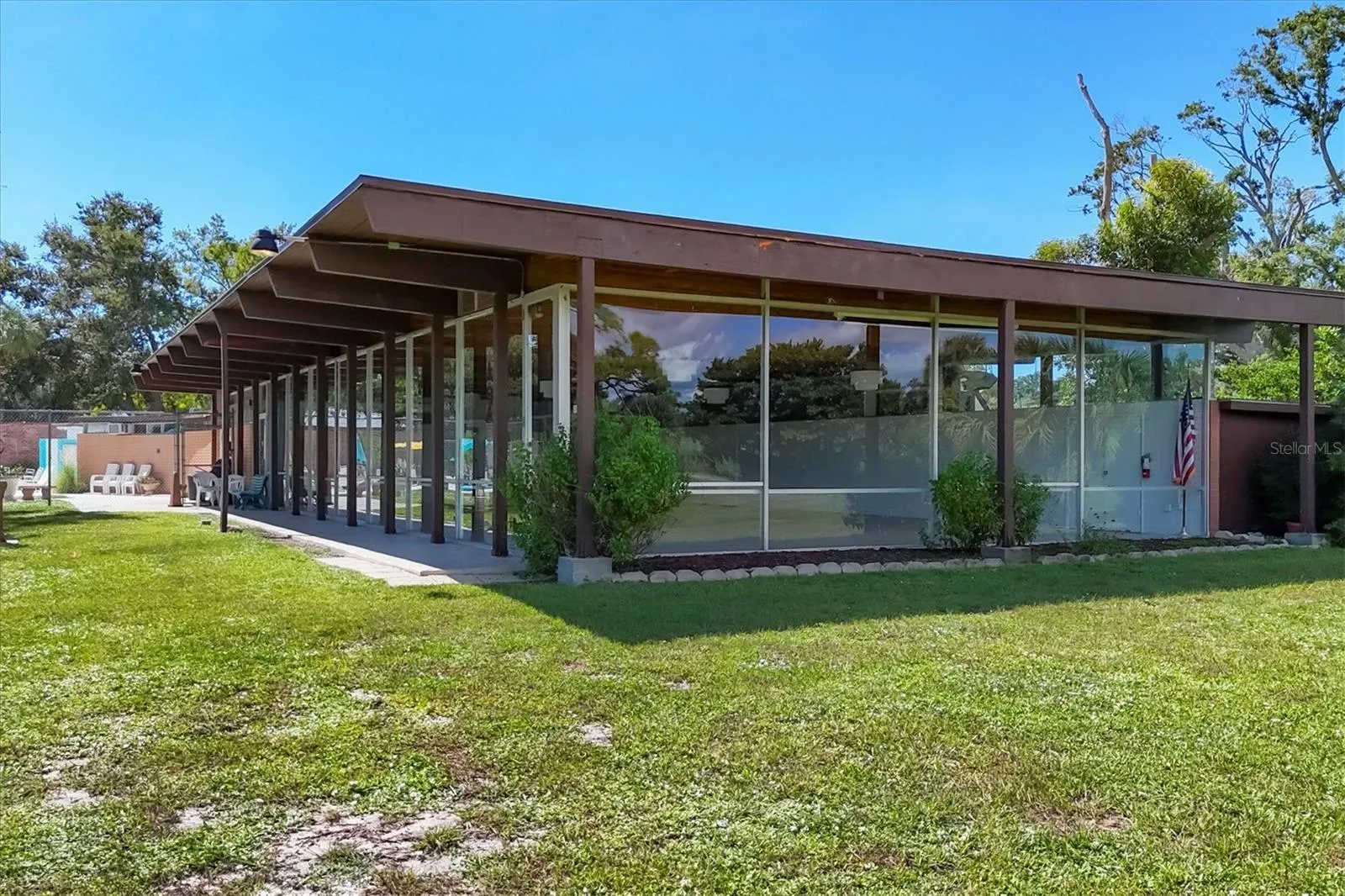2912 PINECREST WAY