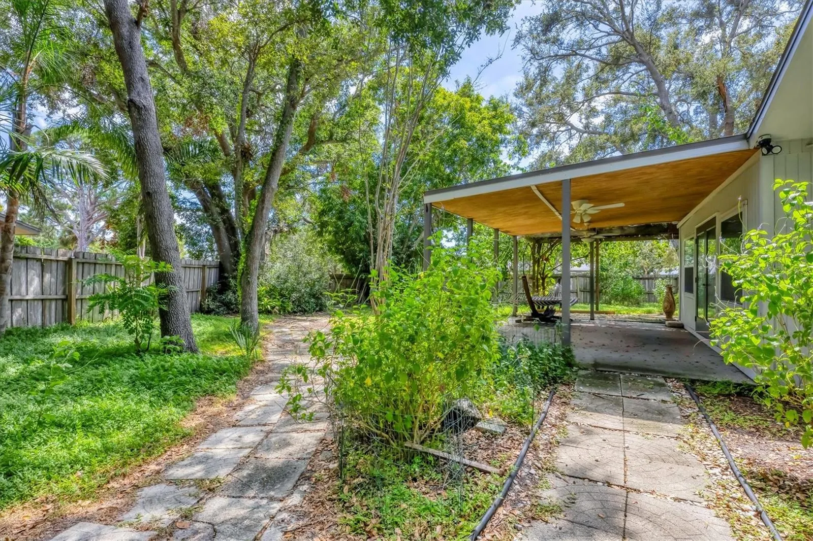 2912 PINECREST WAY