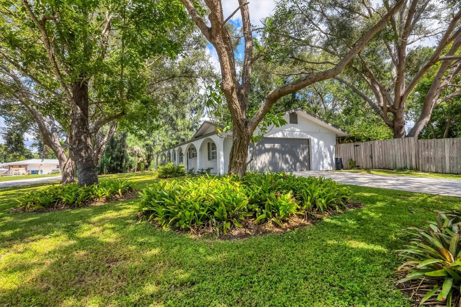 2912 PINECREST WAY