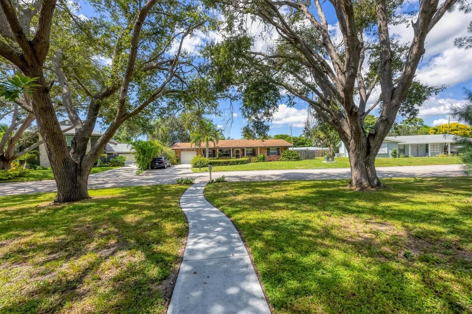 2912 PINECREST WAY
