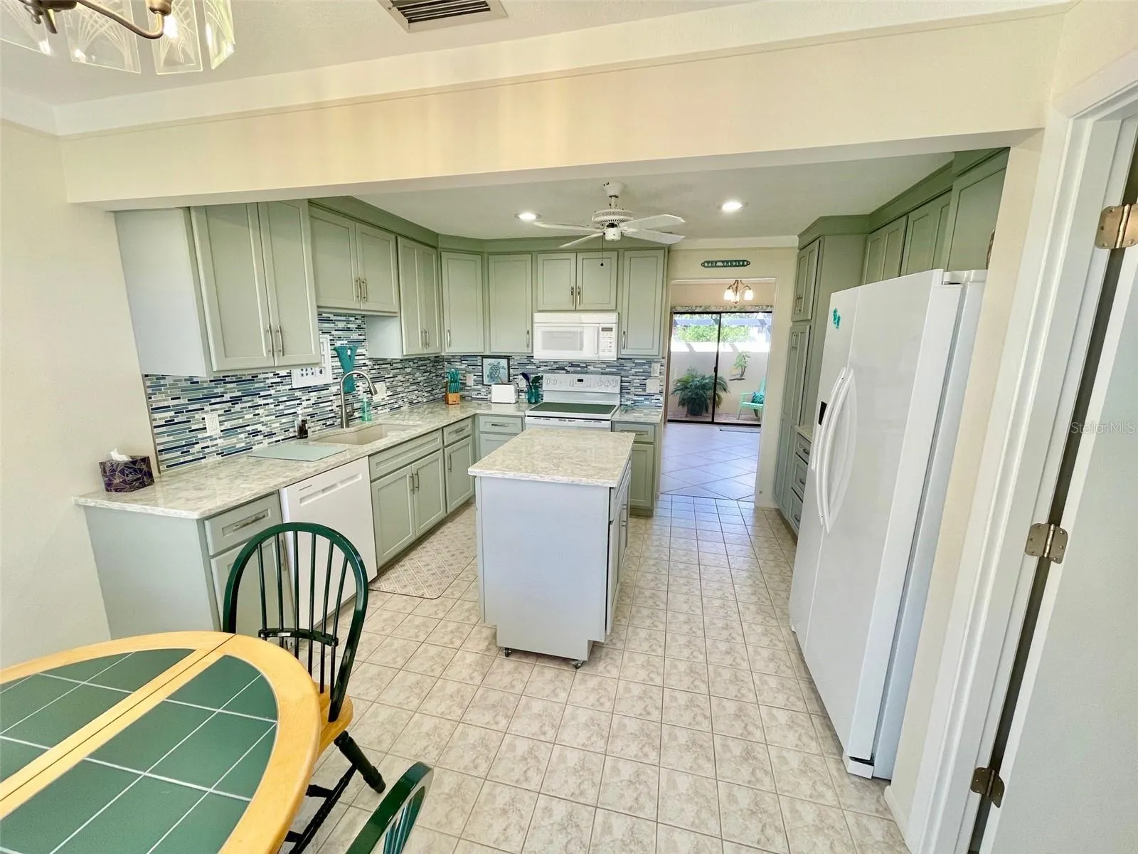 126 SANDSTONE CIR