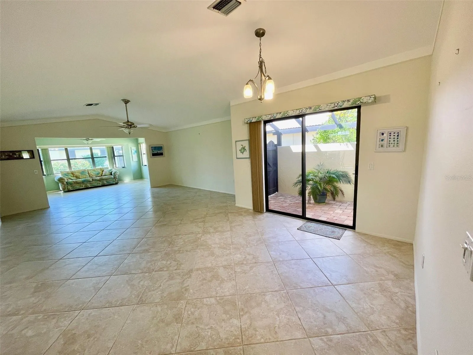 126 SANDSTONE CIR