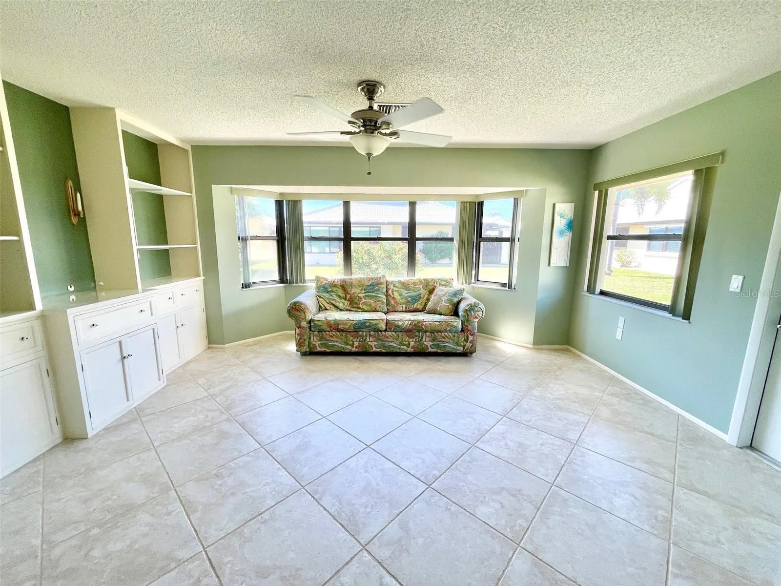 126 SANDSTONE CIR