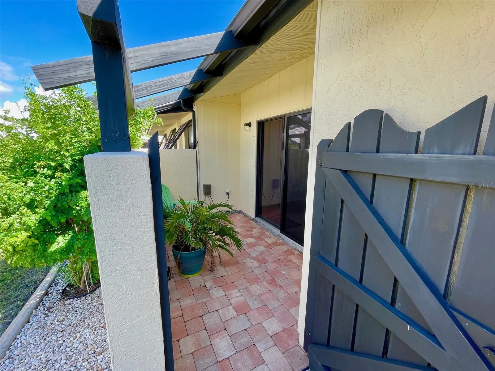 126 SANDSTONE CIR