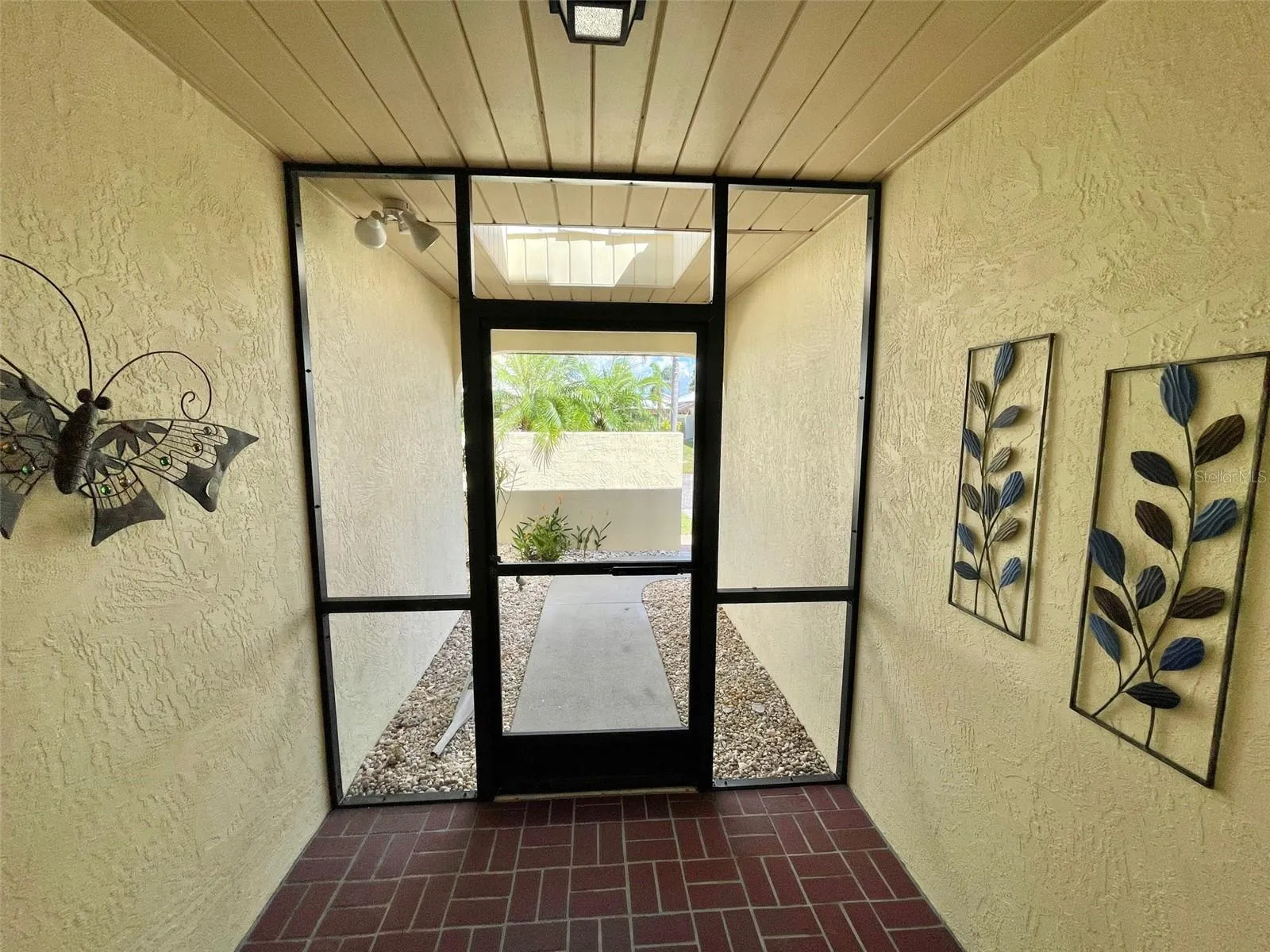 126 SANDSTONE CIR