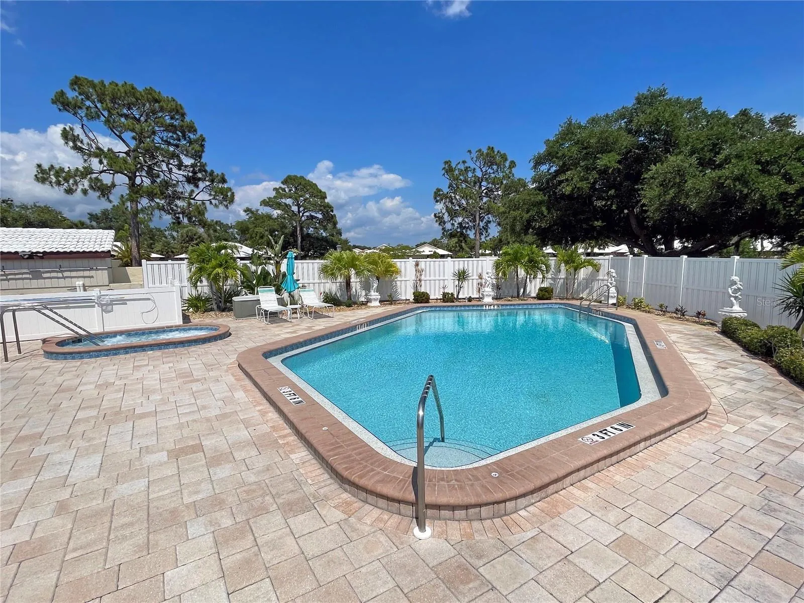 126 SANDSTONE CIR