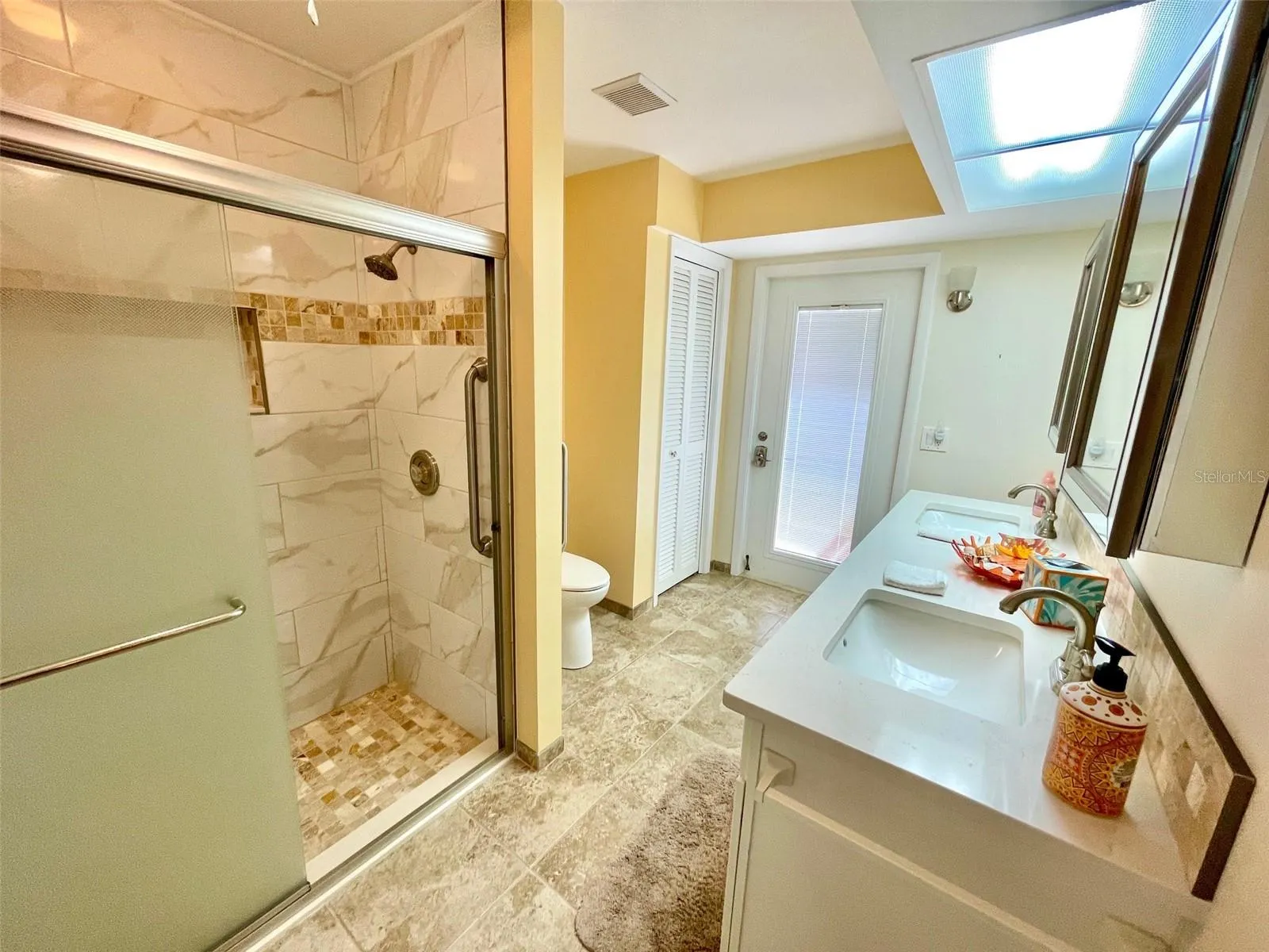 126 SANDSTONE CIR