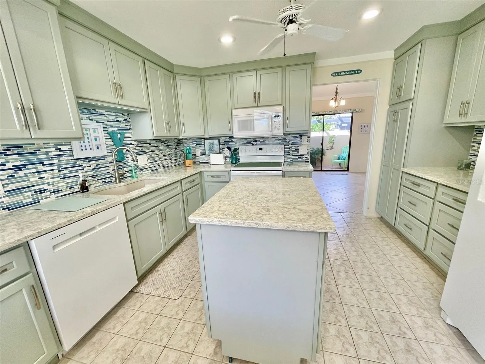 126 SANDSTONE CIR