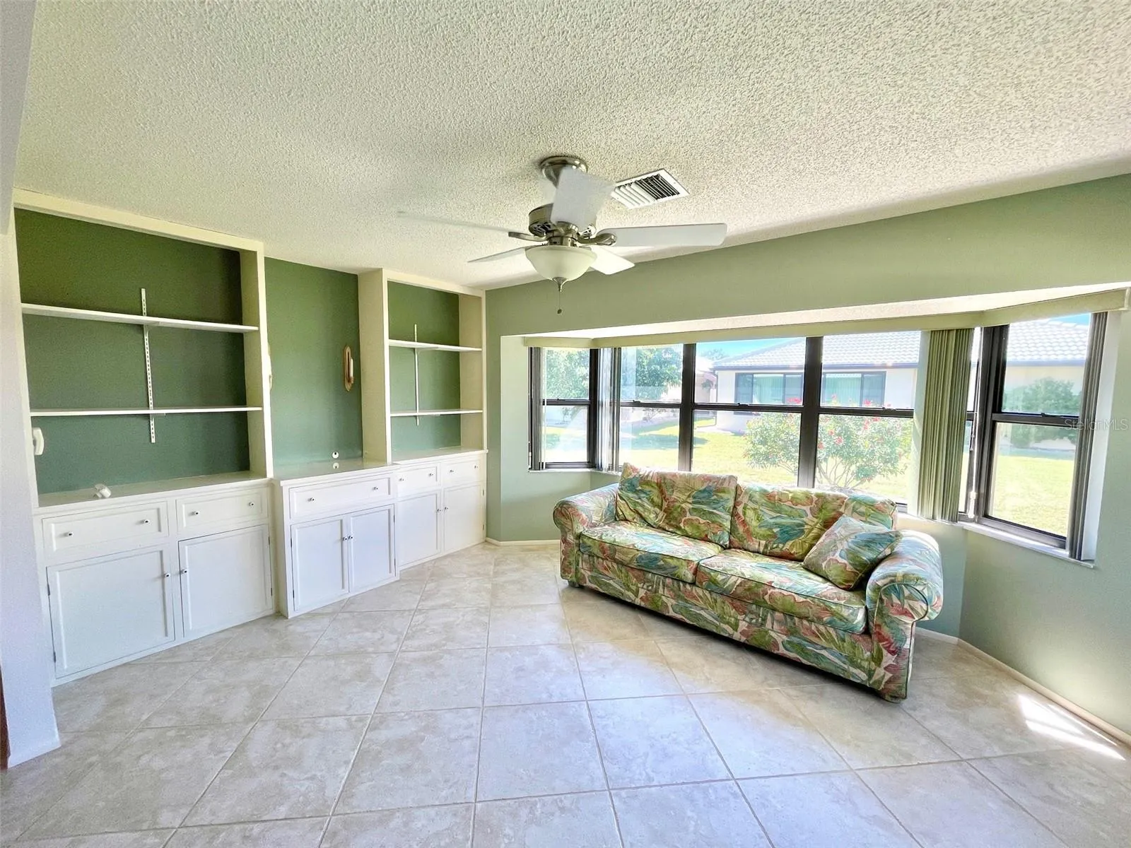 126 SANDSTONE CIR