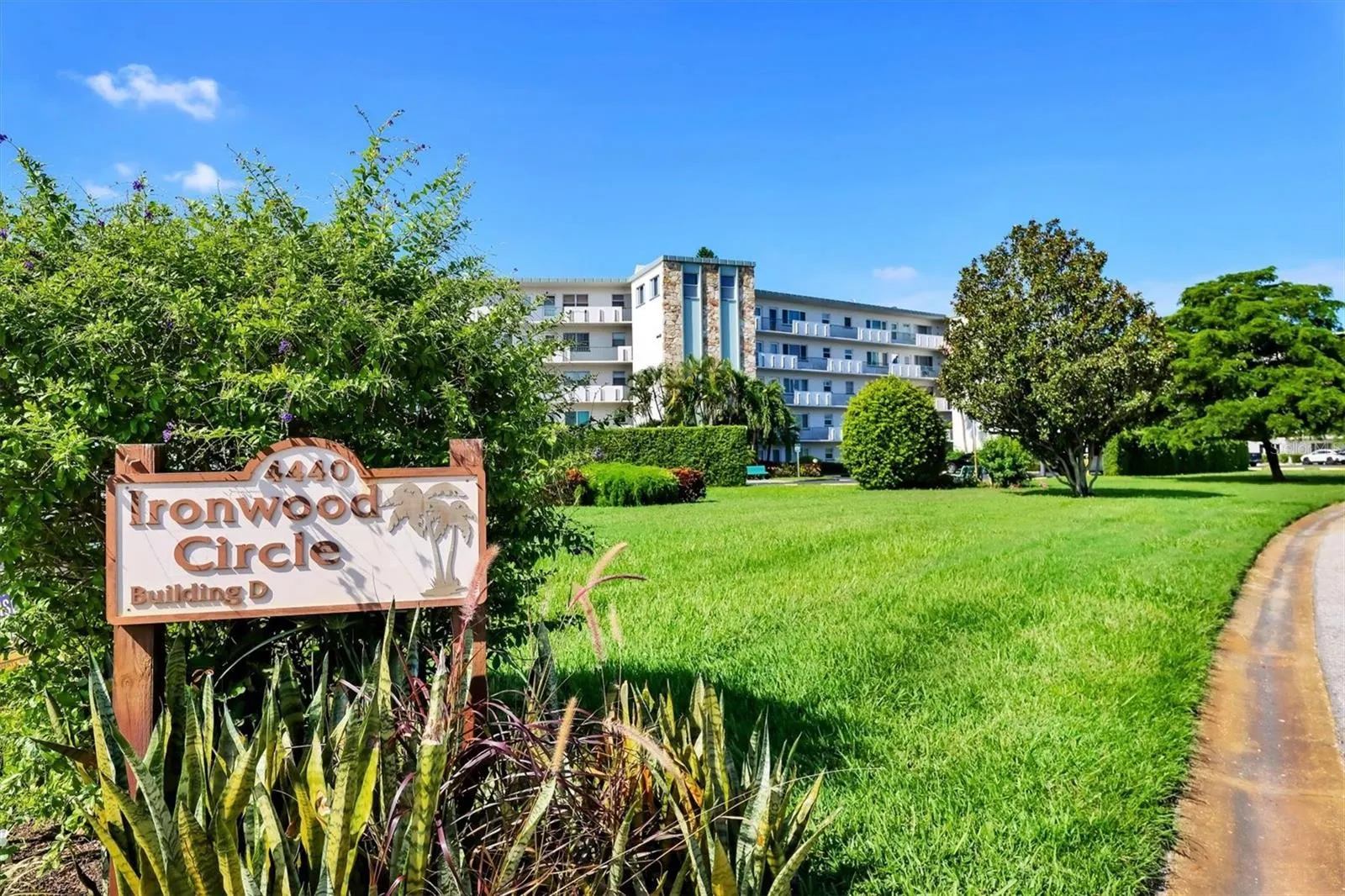 4440 IRONWOOD CIR #207D, #207D