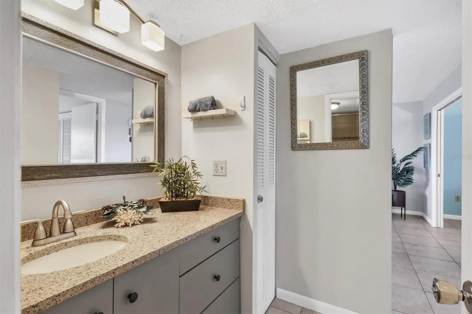 4440 IRONWOOD CIR #207D, #207D