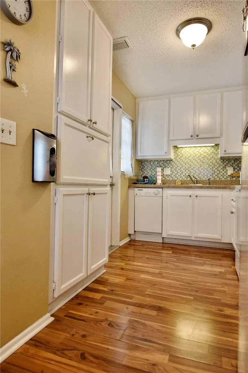 390 301 BLVD W #11A, #11A