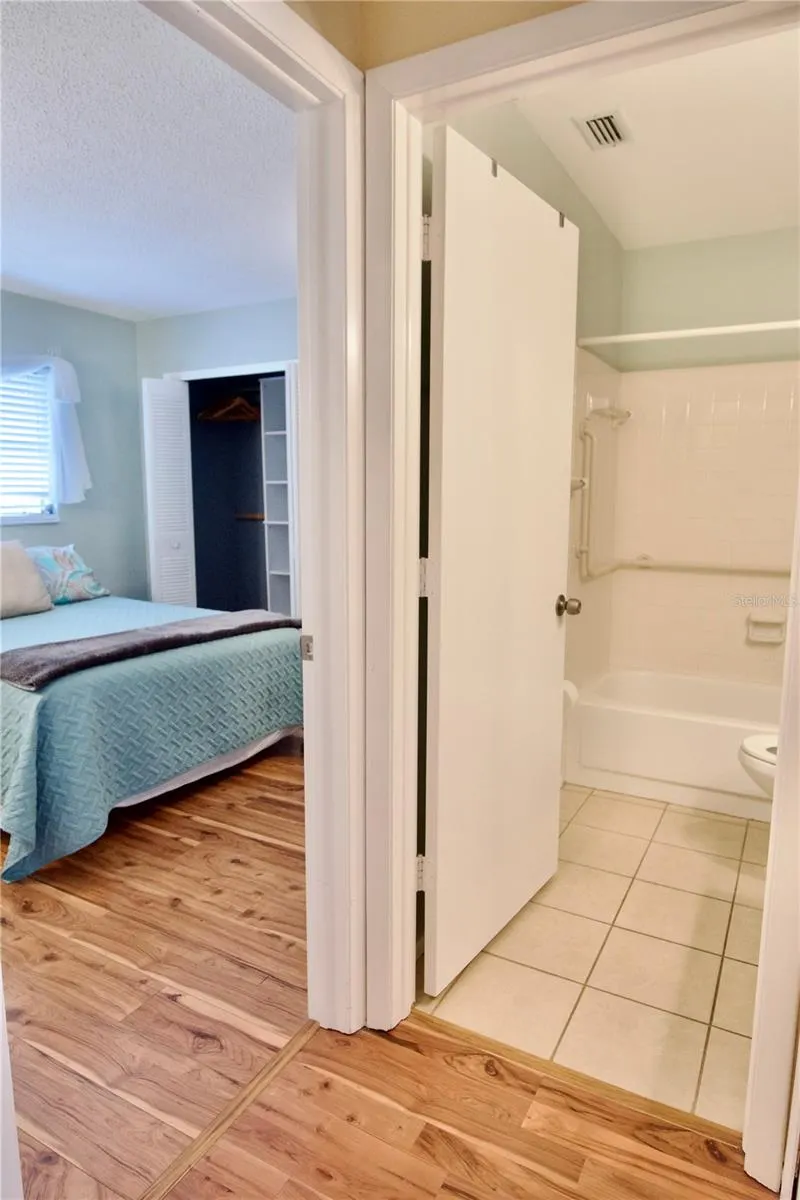 390 301 BLVD W #11A, #11A