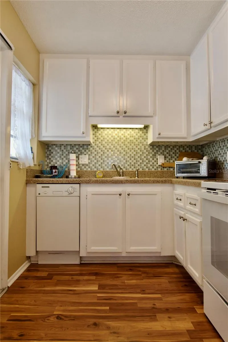390 301 BLVD W #11A, #11A