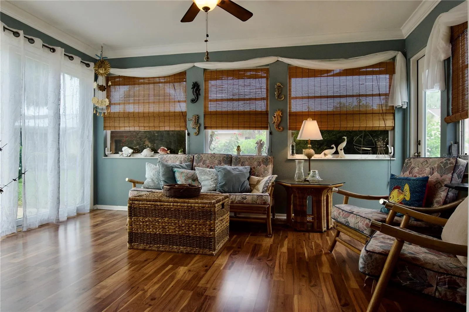390 301 BLVD W #11A, #11A