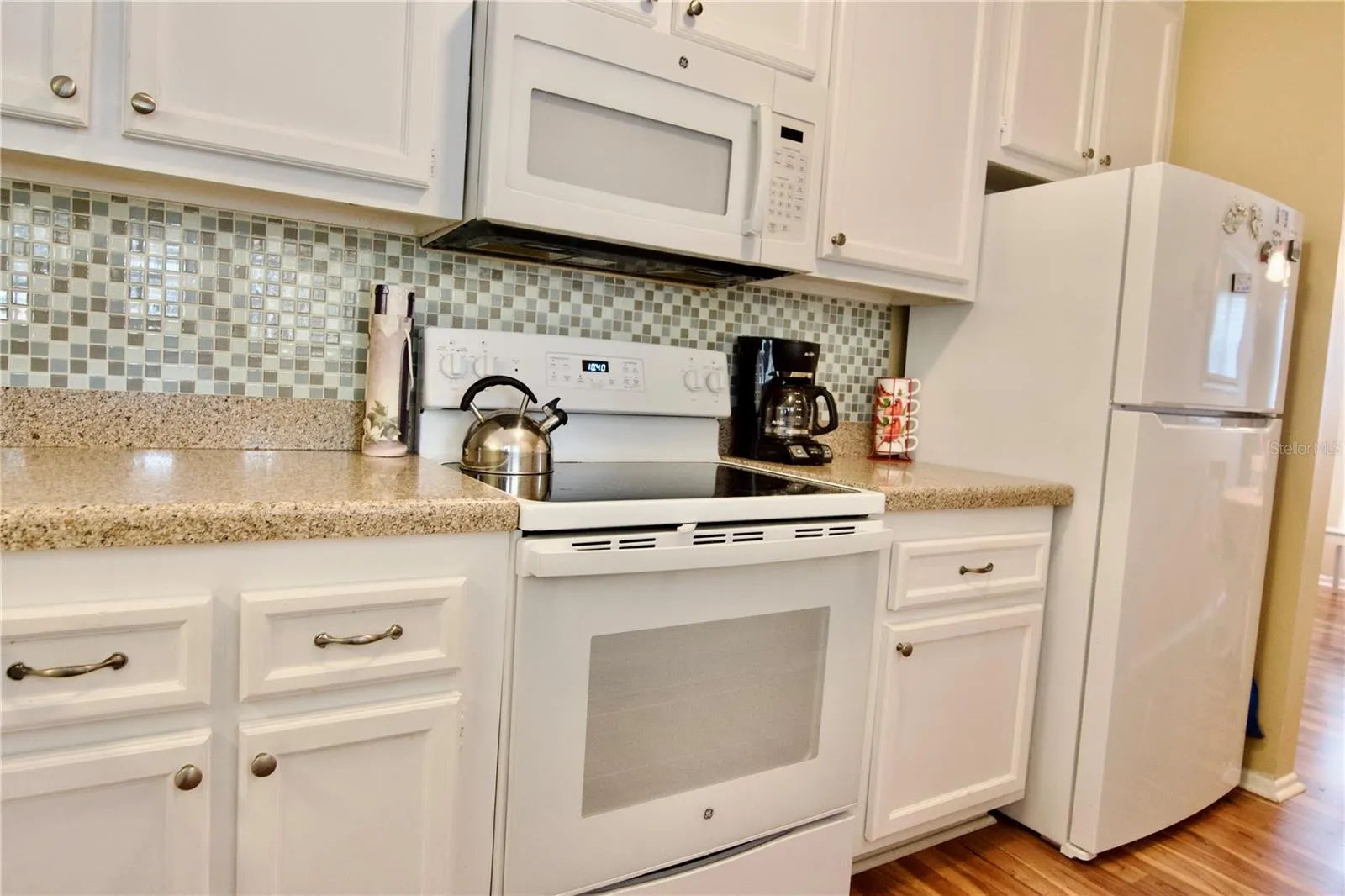 390 301 BLVD W #11A, #11A