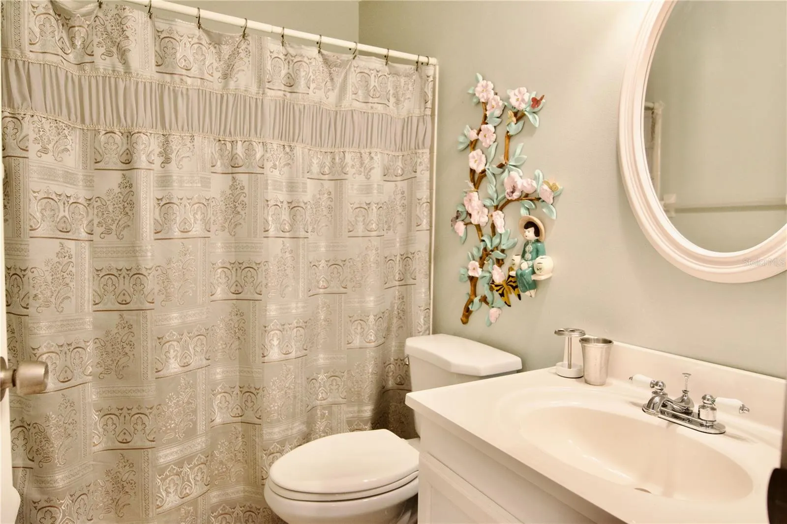 390 301 BLVD W #11A, #11A