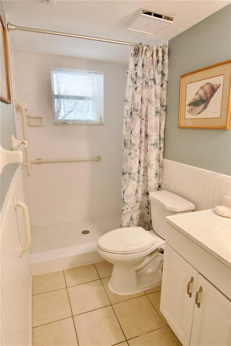 390 301 BLVD W #11A, #11A