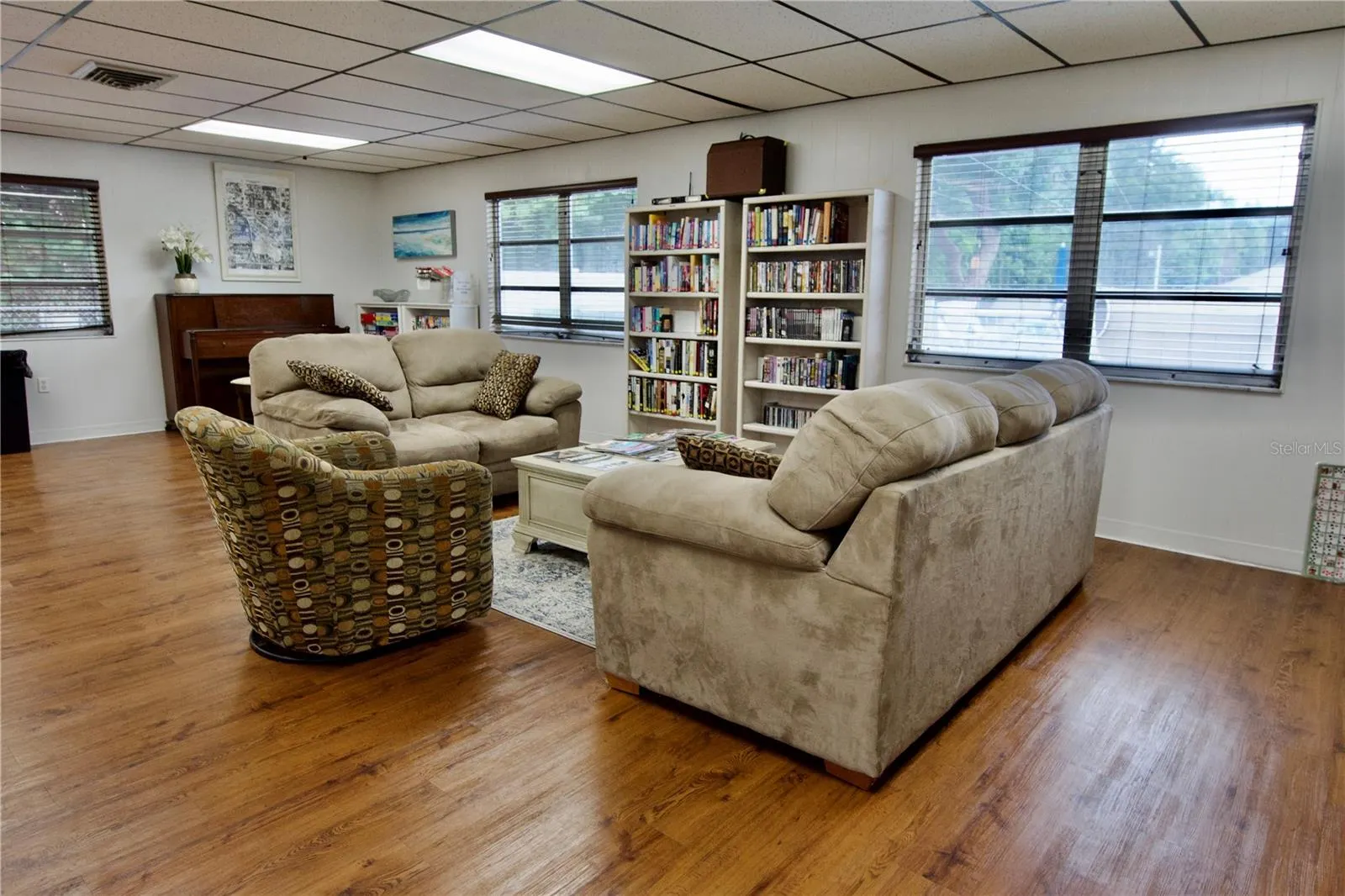 390 301 BLVD W #11A, #11A