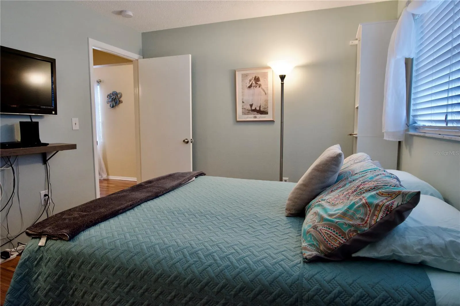 390 301 BLVD W #11A, #11A