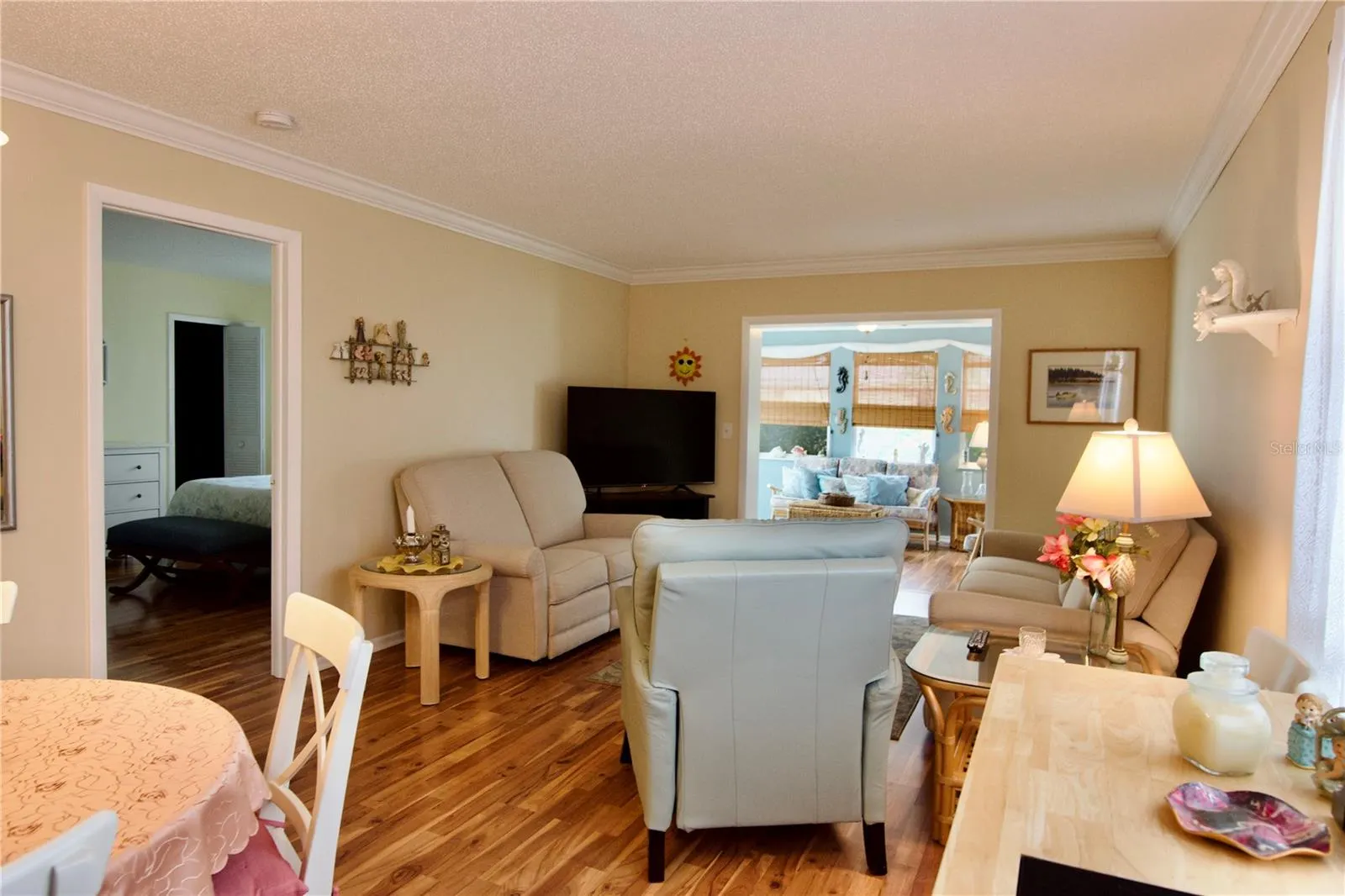 390 301 BLVD W #11A, #11A
