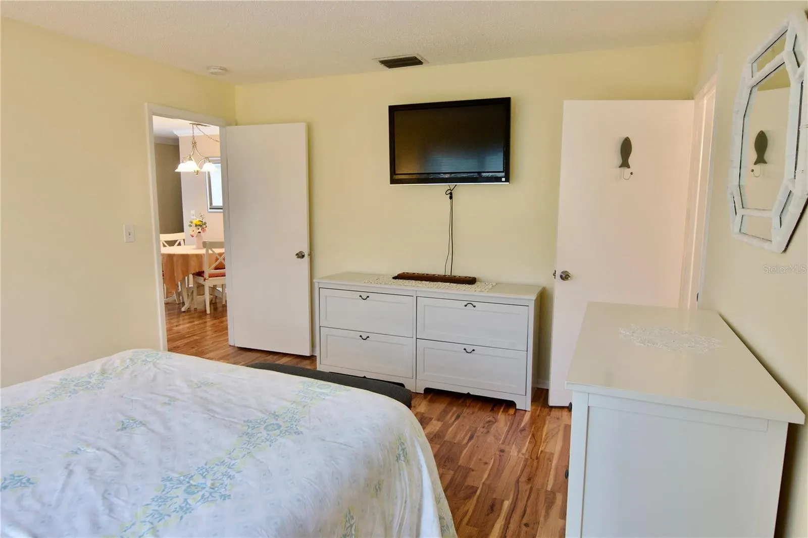 390 301 BLVD W #11A, #11A